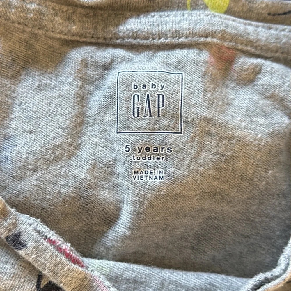 Gap Kids Girl’s Tee Bundle Of 4 Embellished Size 4-5